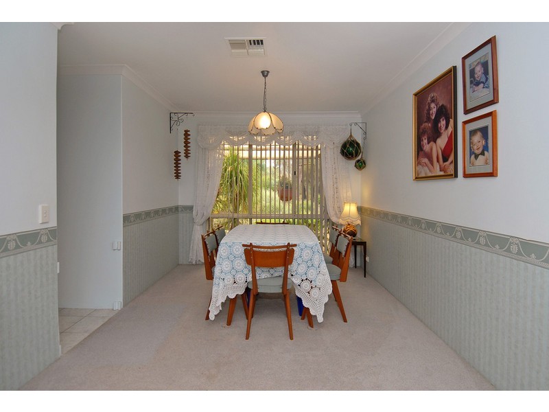 16 Lakelands Drive, Gnangara WA 6065