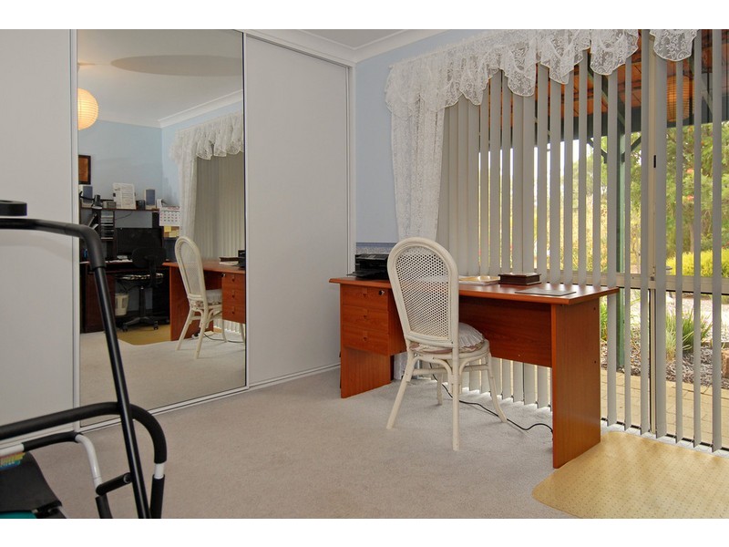 16 Lakelands Drive, Gnangara WA 6065