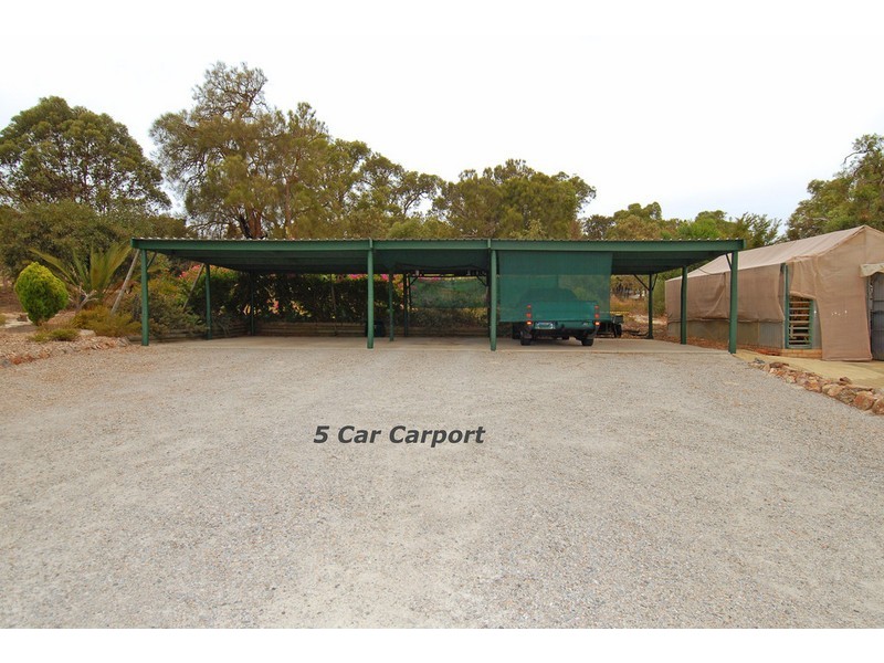 16 Lakelands Drive, Gnangara WA 6065