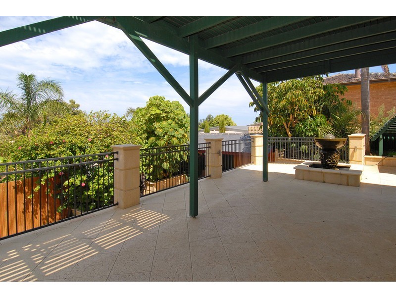 26 Charsley Crescent, Marmion WA 6020