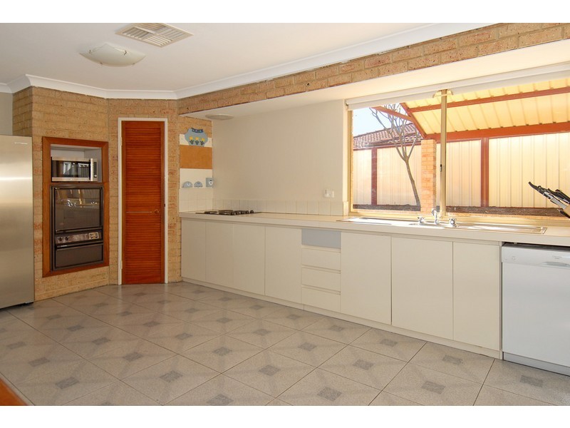 8 Manito Court, Joondalup WA 6027