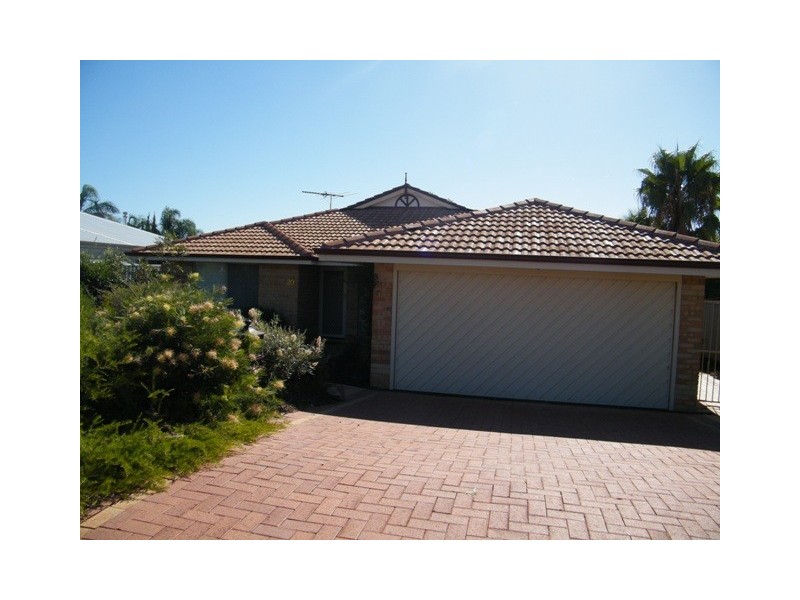 20 Houghton Drive, Carramar WA 6031