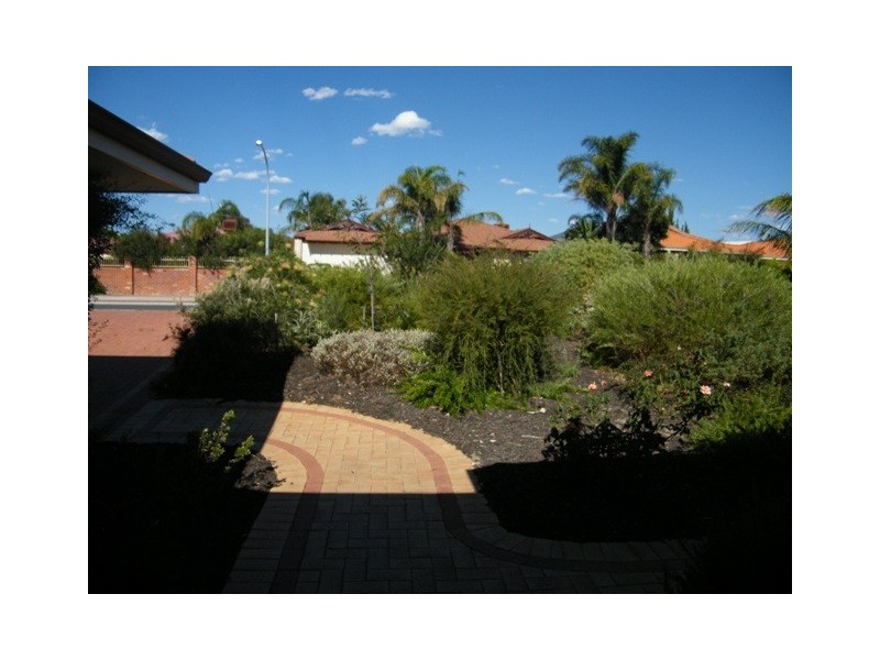 20 Houghton Drive, Carramar WA 6031
