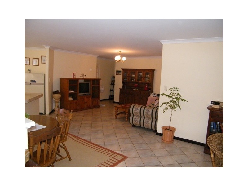 20 Houghton Drive, Carramar WA 6031