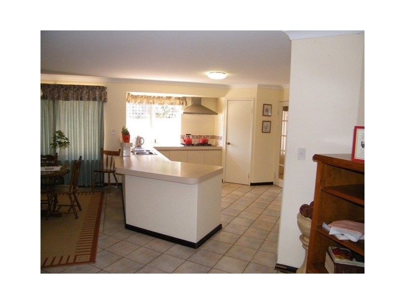 20 Houghton Drive, Carramar WA 6031
