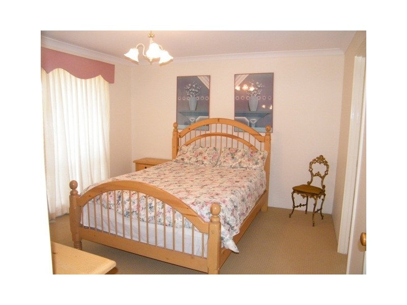 20 Houghton Drive, Carramar WA 6031