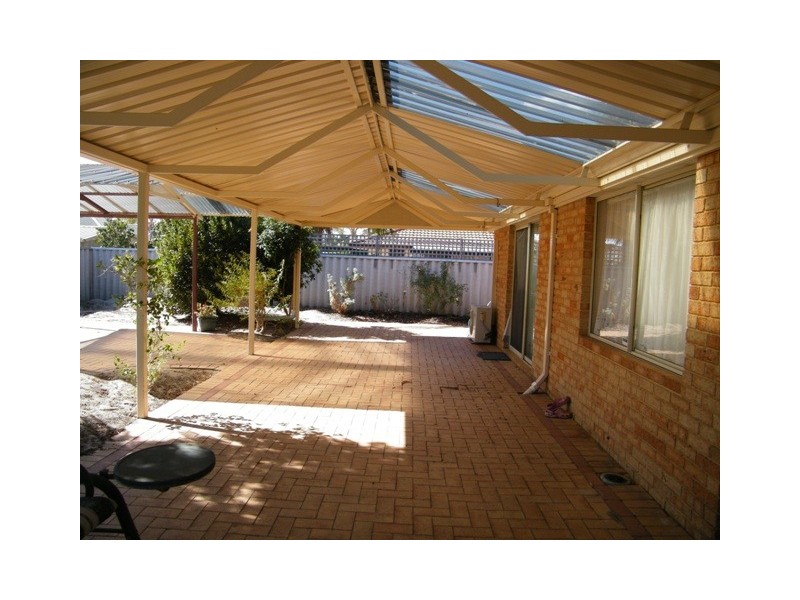 20 Houghton Drive, Carramar WA 6031