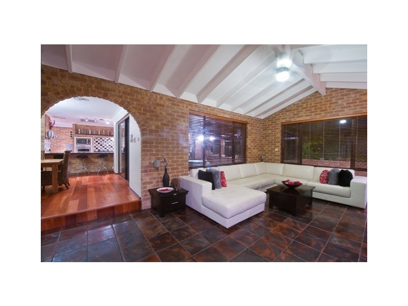 16 Woodland Loop, Edgewater WA 6027