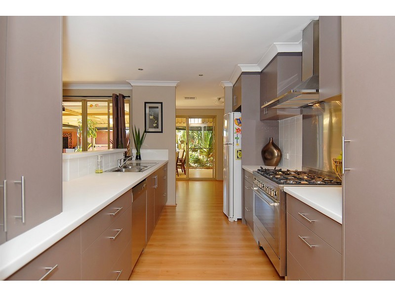 9 Hillside Close, Edgewater WA 6027