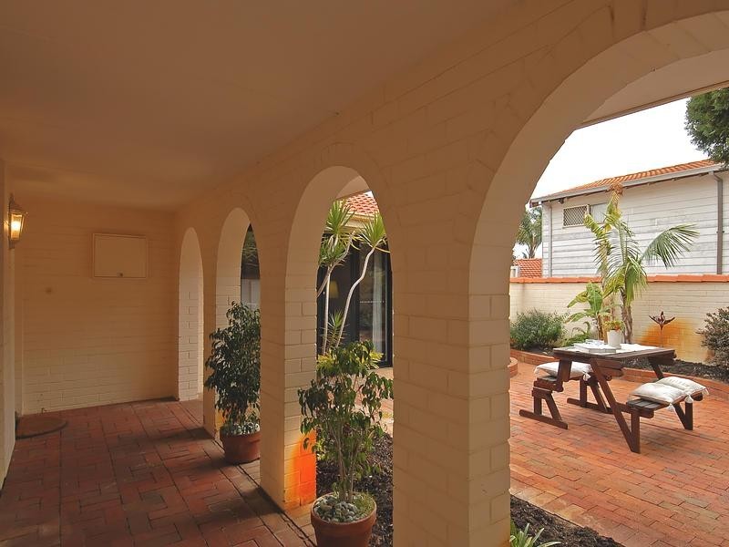 12 Dunster Street, Karrinyup WA 6018