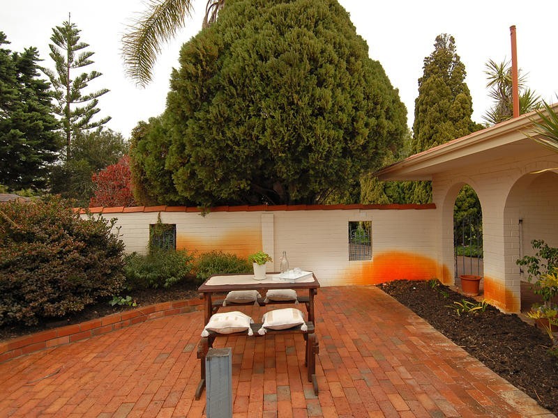 12 Dunster Street, Karrinyup WA 6018