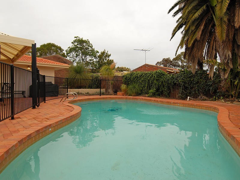 12 Dunster Street, Karrinyup WA 6018