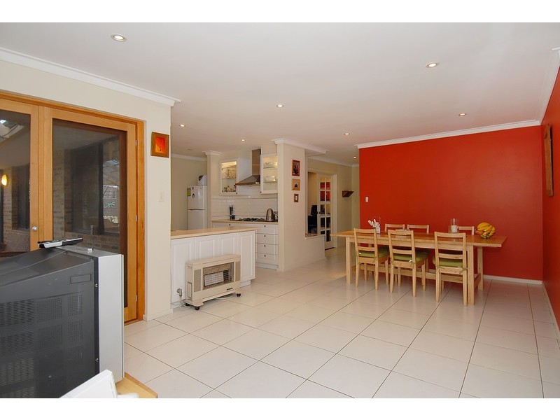 6 Cromwell Road, Alexander Heights WA 6064