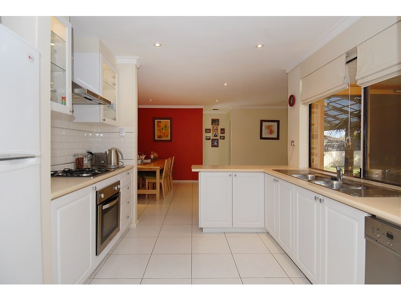 6 Cromwell Road, Alexander Heights WA 6064