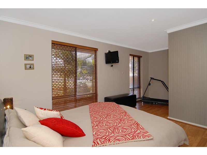 6 Cromwell Road, Alexander Heights WA 6064