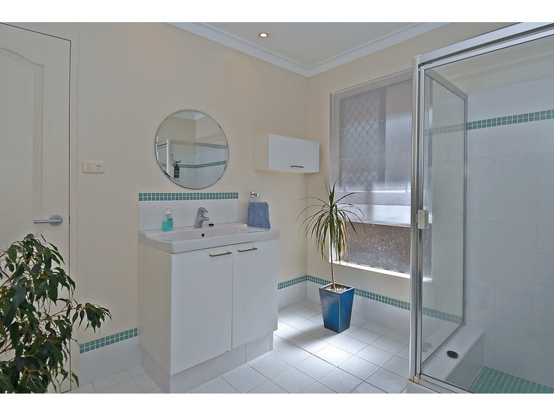 6 Cromwell Road, Alexander Heights WA 6064