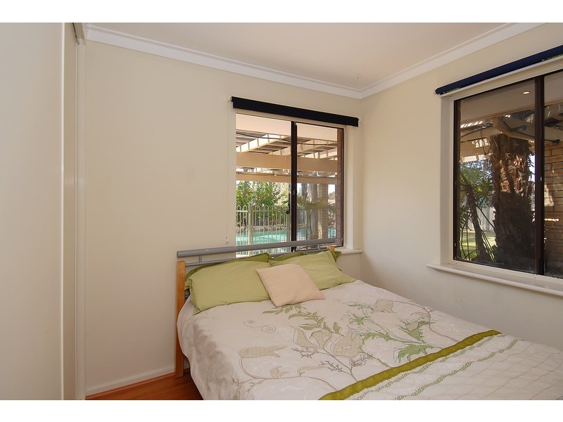 6 Cromwell Road, Alexander Heights WA 6064