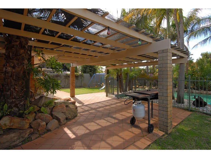 6 Cromwell Road, Alexander Heights WA 6064