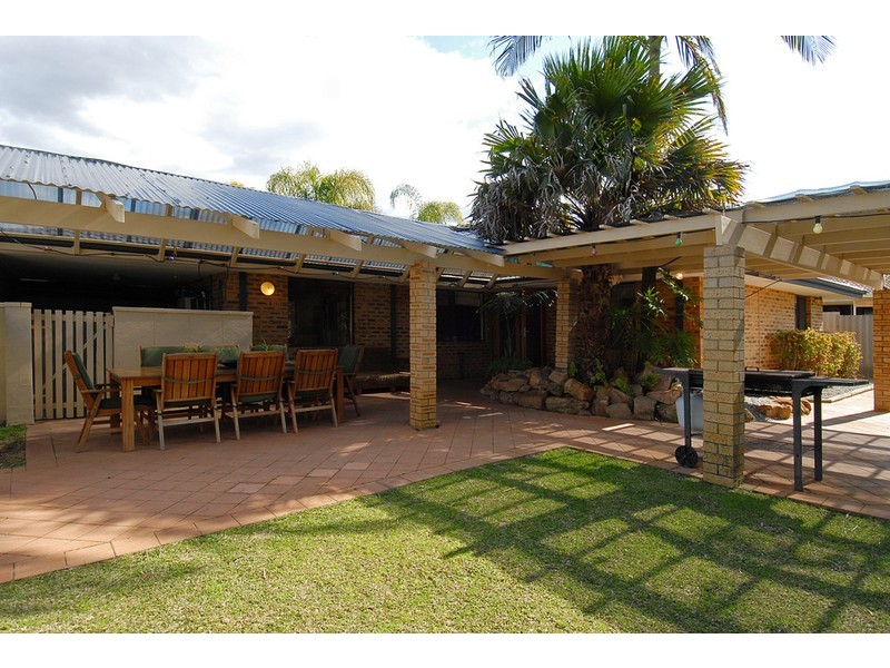 6 Cromwell Road, Alexander Heights WA 6064