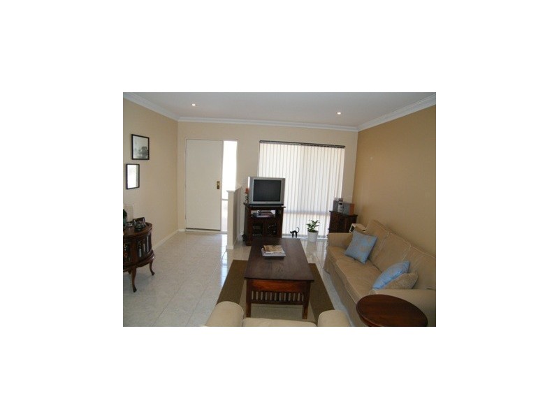 4/7 Hazel Avenue, Woodlands WA 6018