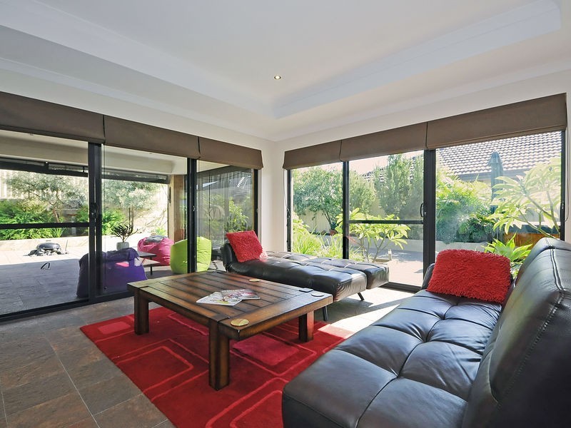 67 Regency Avenue, Madeley WA 6065