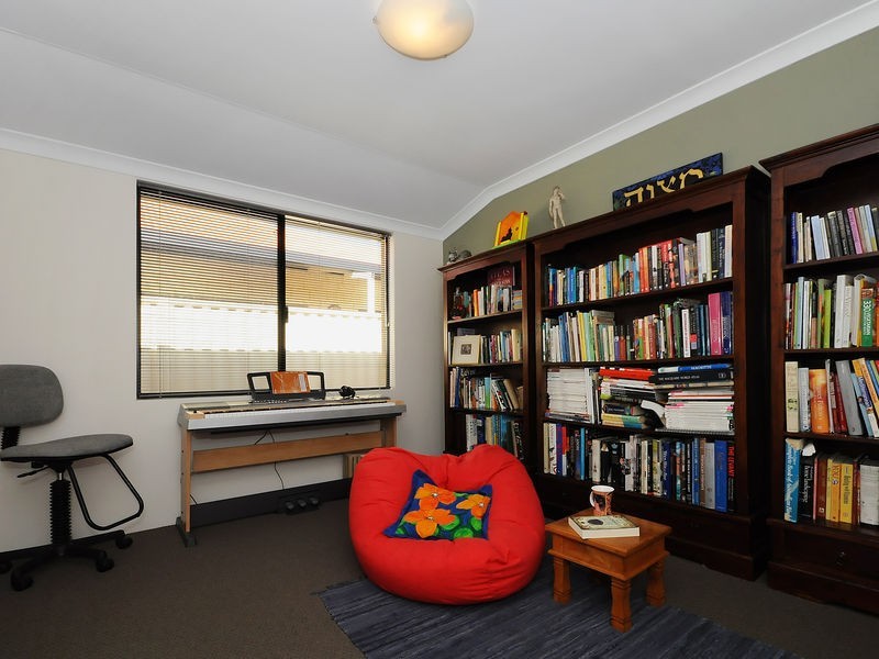 67 Regency Avenue, Madeley WA 6065