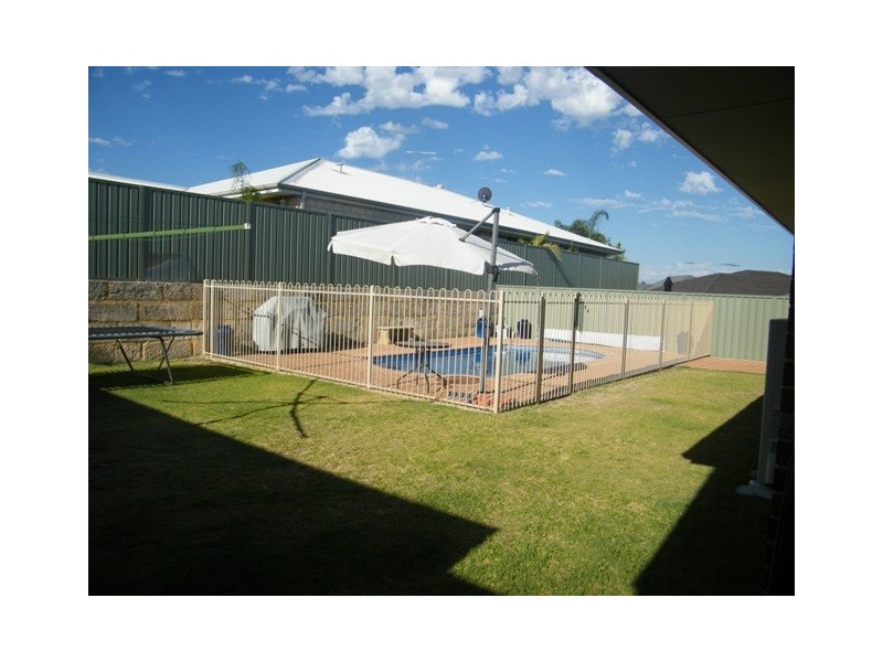 33 Raeburn Crescent, Landsdale WA 6065