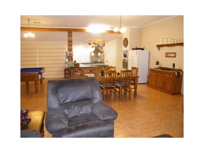 33 Raeburn Crescent, Landsdale WA 6065