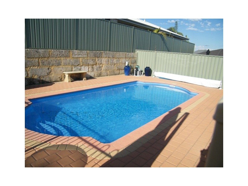 33 Raeburn Crescent, Landsdale WA 6065