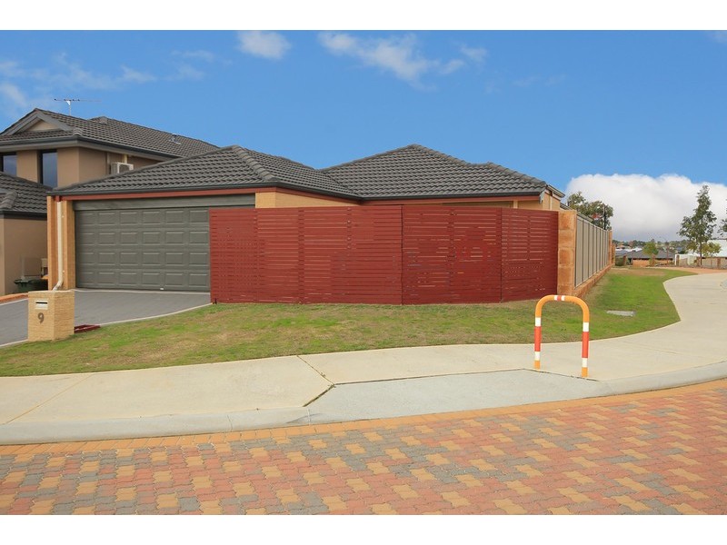 9 Roxton Way, Darch WA 6065