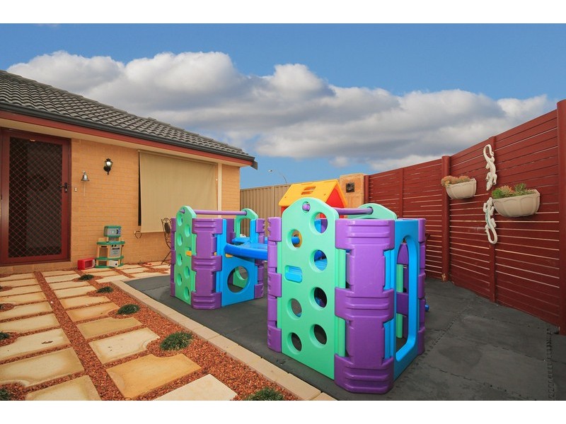 9 Roxton Way, Darch WA 6065