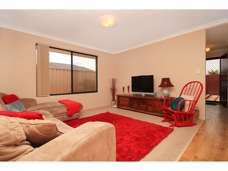 9 Roxton Way, Darch WA 6065