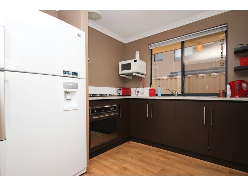 9 Roxton Way, Darch WA 6065