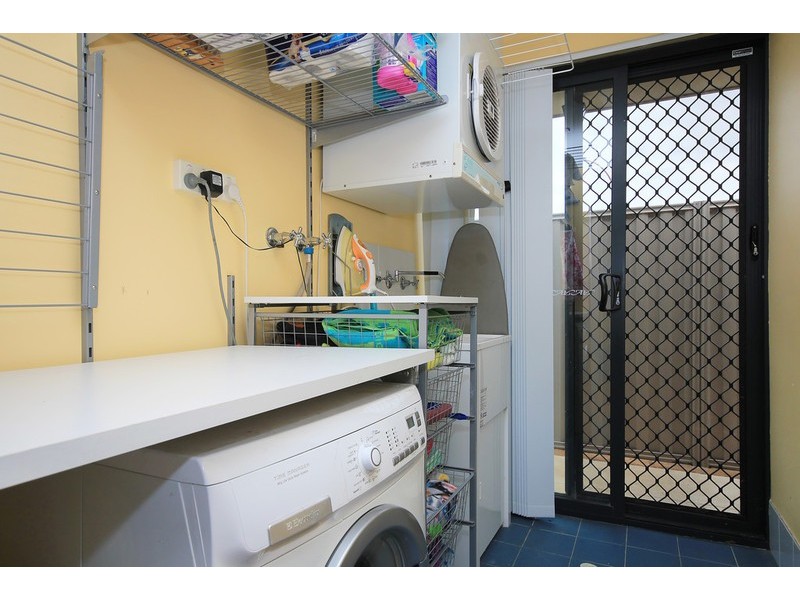 9 Roxton Way, Darch WA 6065