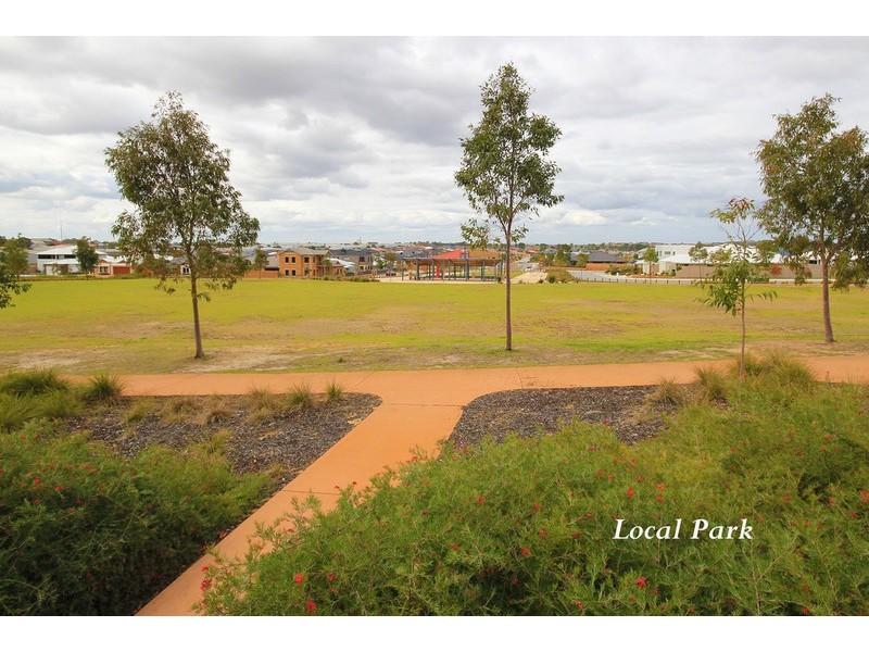 9 Roxton Way, Darch WA 6065