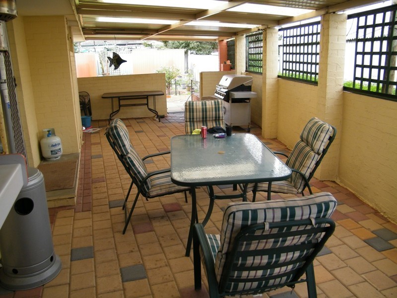 4 Rochford Way, Girrawheen WA 6064