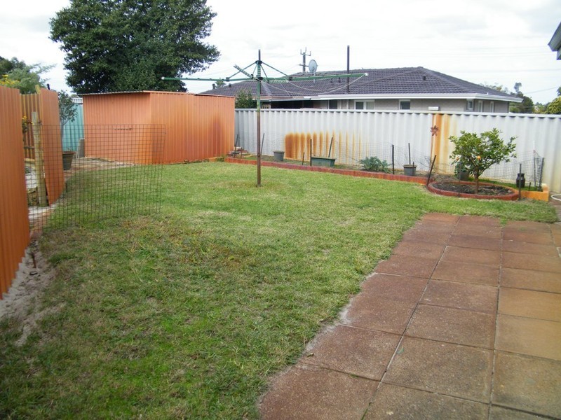 4 Rochford Way, Girrawheen WA 6064