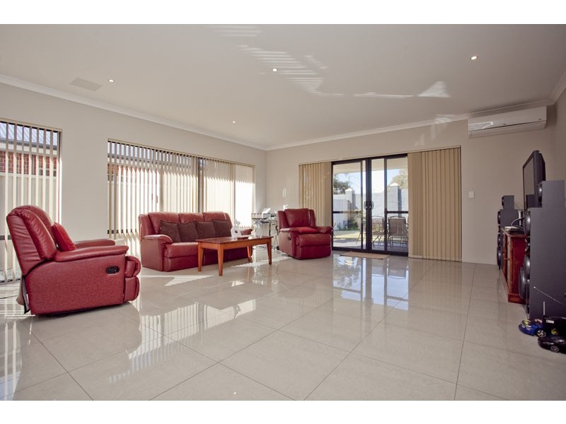 24 Katoomba Place, Belmont WA 6104