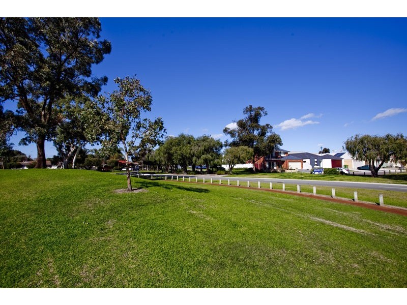 24 Katoomba Place, Belmont WA 6104