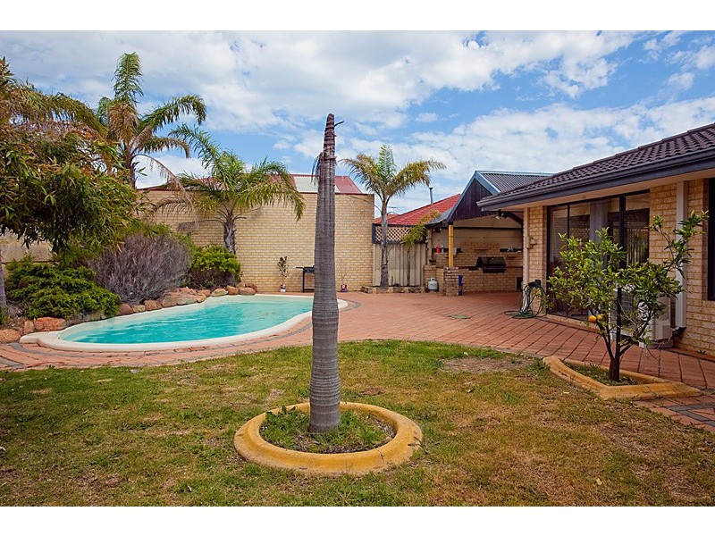 5 Siderno Rise, Hocking WA 6065