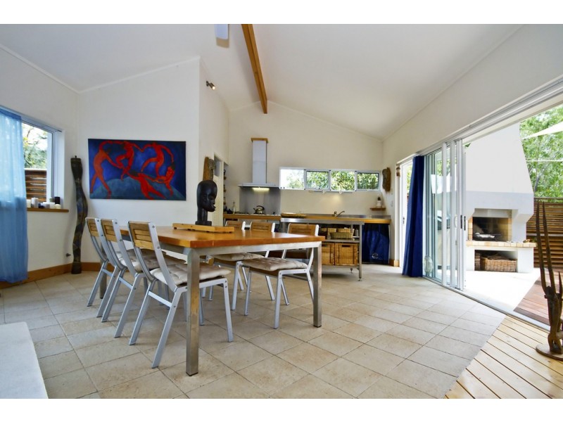 16 Hooley Street, Swanbourne WA 6010