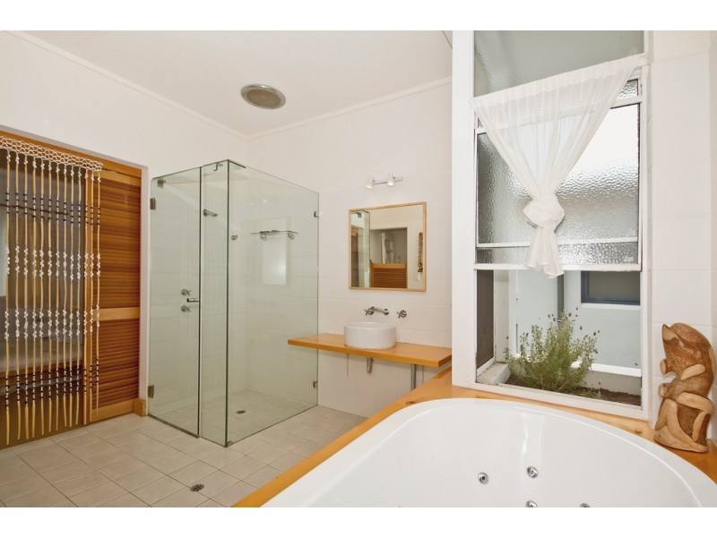 16 Hooley Street, Swanbourne WA 6010