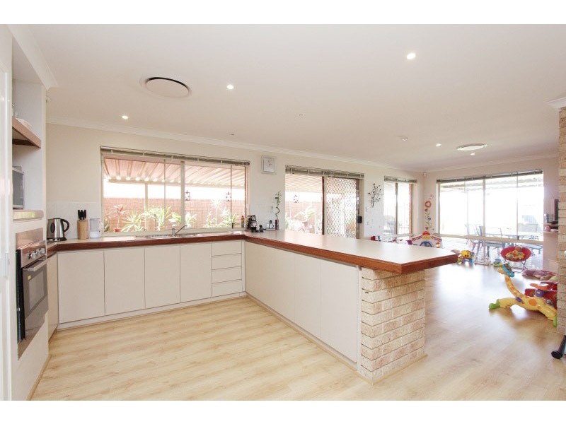 18 Arnhem Court, Ballajura WA 6066