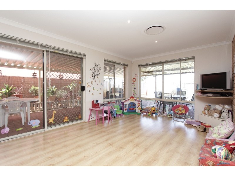 18 Arnhem Court, Ballajura WA 6066