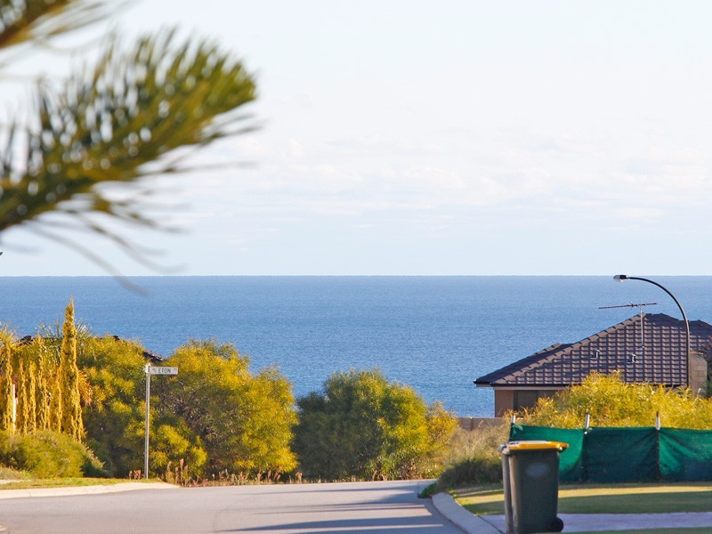 106 Rothesay Heights, Mindarie WA 6030