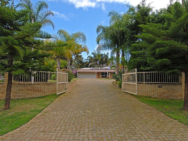43 Louise Place, Wanneroo WA 6065