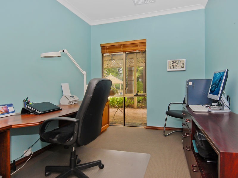 43 Louise Place, Wanneroo WA 6065