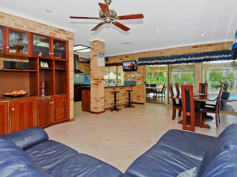 43 Louise Place, Wanneroo WA 6065