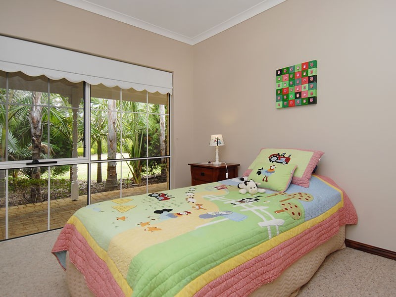 43 Louise Place, Wanneroo WA 6065