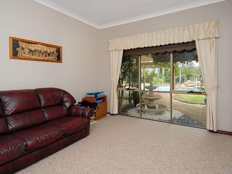 43 Louise Place, Wanneroo WA 6065